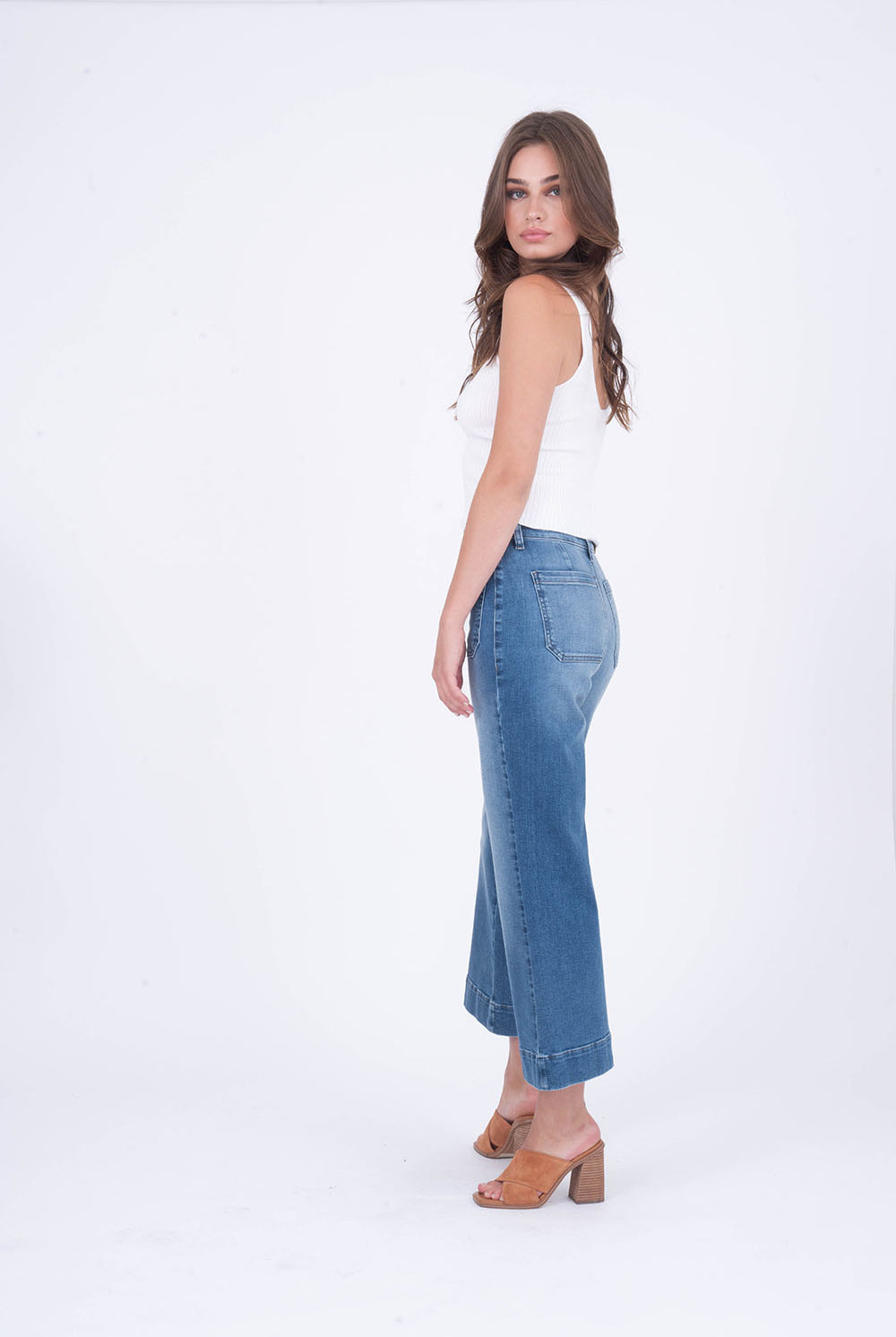 Level99 Le Crop Button Front Jean-Denim-Vixen Collection, Day Spa and Women's Boutique Located in Seattle, Washington