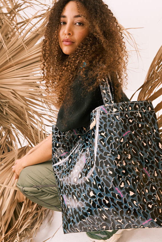 Danni Basic Bag-Bags + Wallets-Vixen Collection, Day Spa and Women's Boutique Located in Seattle, Washington