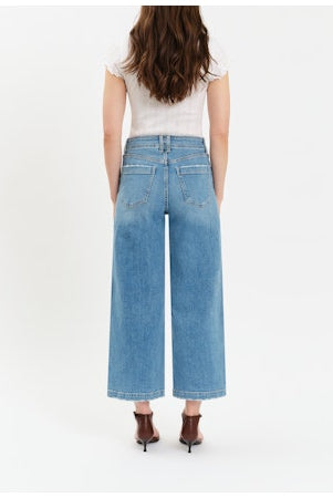 Valley Girl-Denim-Vixen Collection, Day Spa and Women's Boutique Located in Seattle, Washington