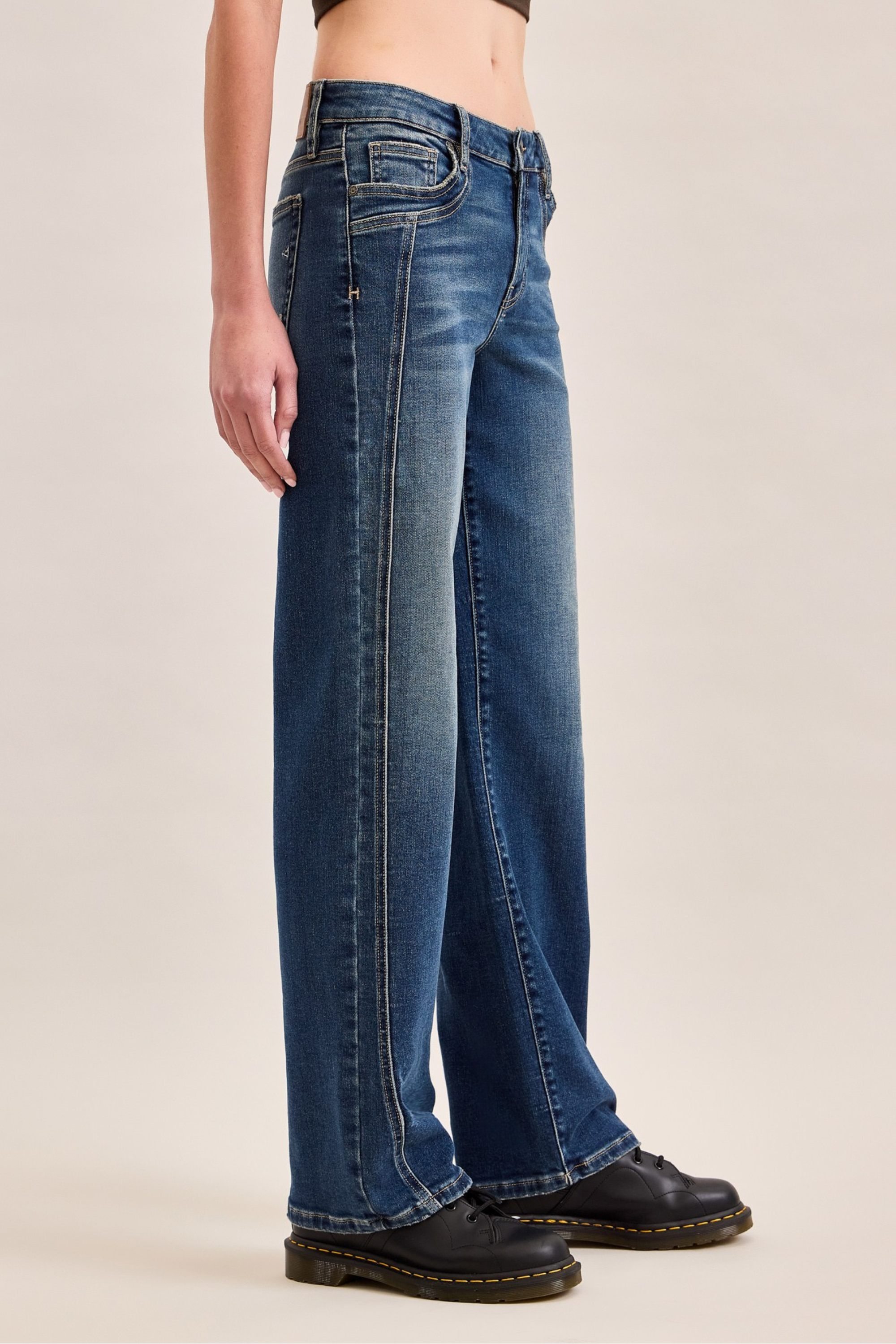 Hidden Ella Straight Leg Side Panel-Denim-Vixen Collection, Day Spa and Women's Boutique Located in Seattle, Washington