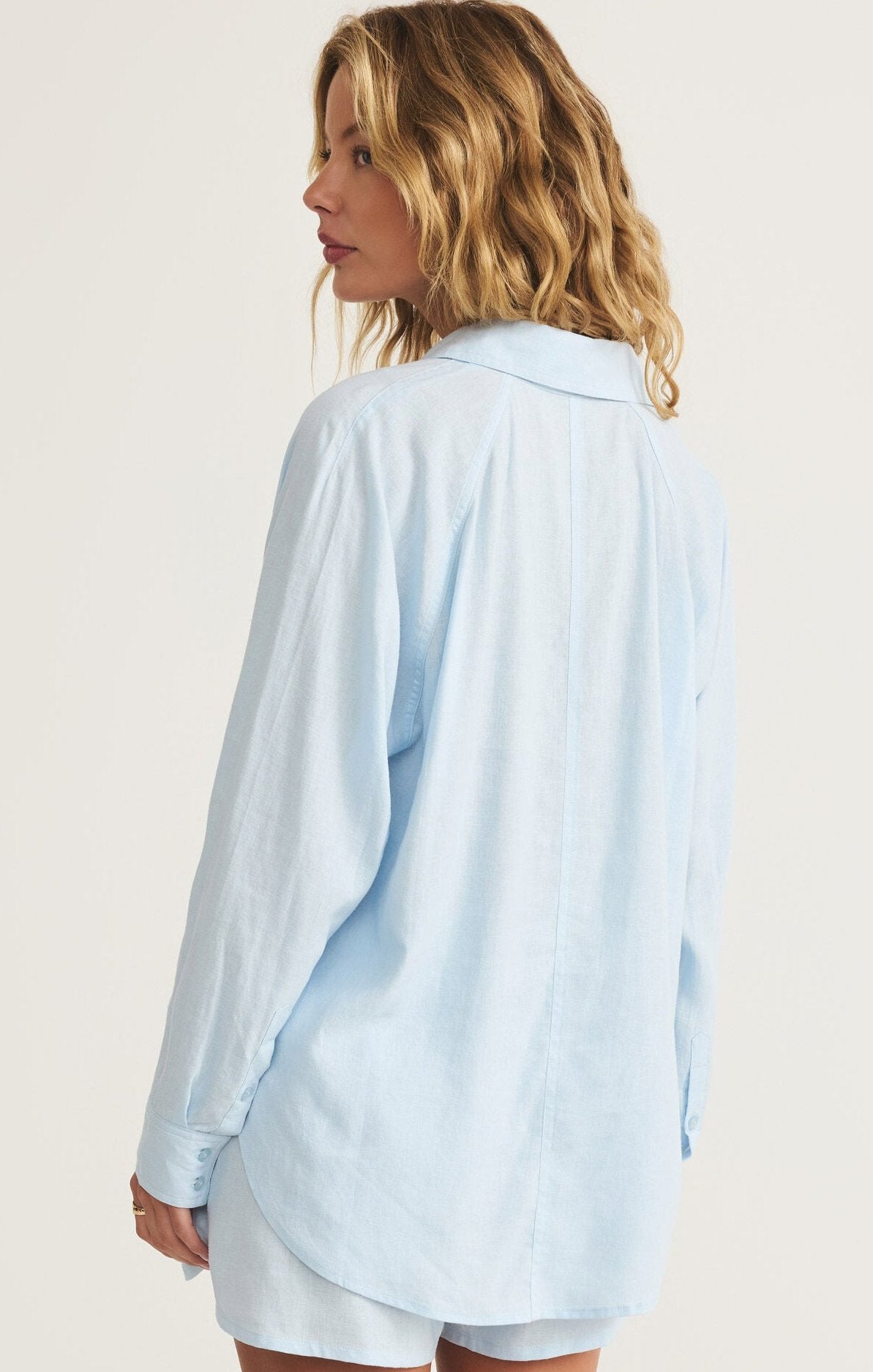 The Perfect Linen Top-Long Sleeves-Vixen Collection, Day Spa and Women's Boutique Located in Seattle, Washington